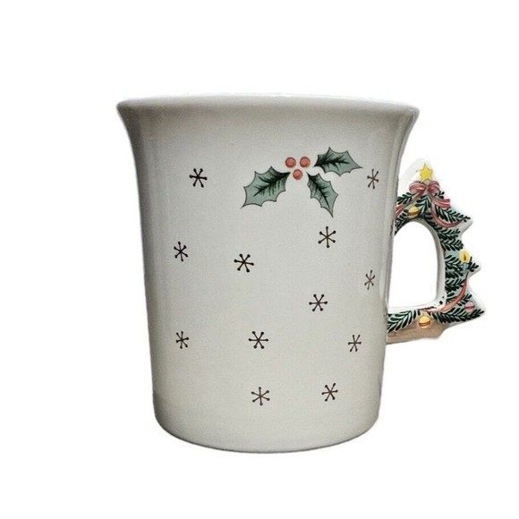 Vintage Christmas Set of 4 Mugs Japan Christmas Tree Handles Holly Snowflakes - Picture 7 of 10